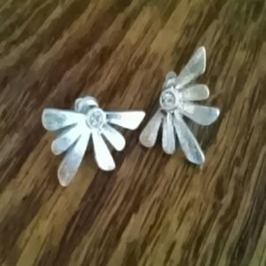 Pretty petal earrings NWOT